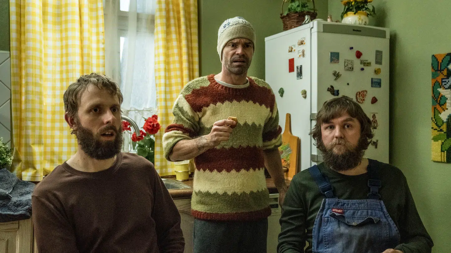 Mick Øgendahl som René i 'Minkavlerne II' fra 2021. Her sammen med Kasper Gross som Martin og Jonas Mogensen som Allan.