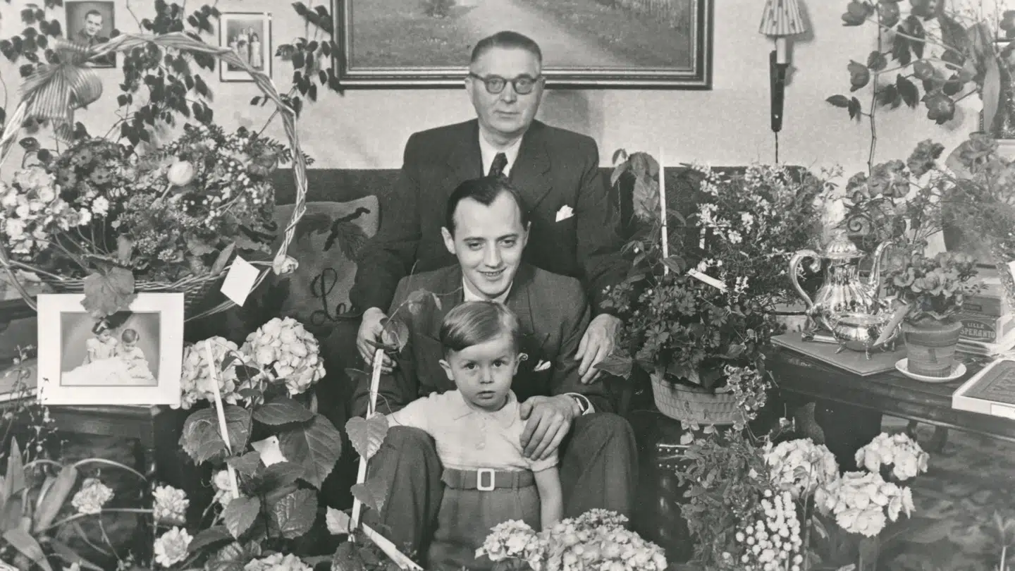 Tre generationer. Øverst Ole Kirk Christiansen, i midten Godtfred Kirk Christiansen, og nederst Kjeld Kirk Kristiansen. Billedet blev taget på Godtfreds 60-års fødselsdag.