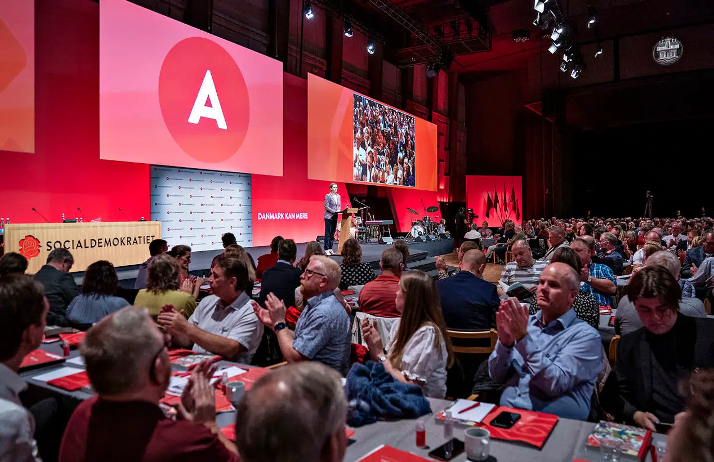 Statsminister Mette Frederiksen på talerstolen ved Socialdemokratiets Kongres i Aalborg Kongres og Kulturcenter, lørdag den 18. september 2021.. (Foto: Henning Bagger/Ritzau Scanpix)