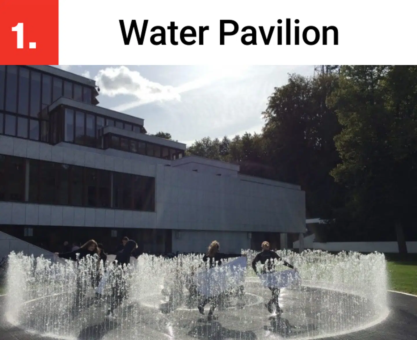 Jeppe Heins står bag 'Water Pavilion', der bliver kaldt Aalborgs mest uforudsigelige springvand.