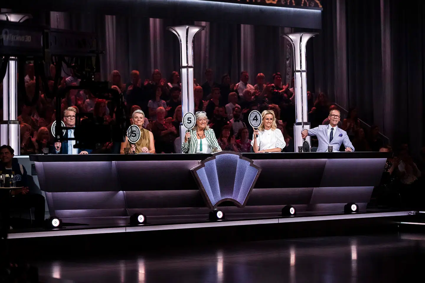 Dommerne Nikolaj Hübbe, Anne Laxholm, Britt Bendixen, Marianne Eihilt og Jens Werner. Vild med Dans sæson 18, program 2 på TV2 fredag den 17. September 2021. (Foto: Martin Sylvest/Ritzau Scanpix 2021)