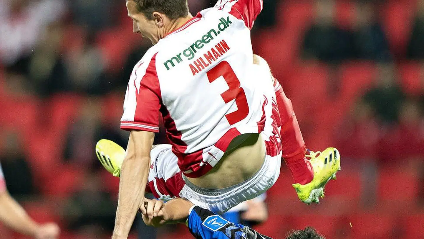 Højt at flyve for AaB i øjeblikket, hvor aalborgenserne var værter for Danmarks største fredagsbar mod OB. AaB og Jakob Ahlman sendte gæsterne hjem med et 0-2-nederlag i bussen.