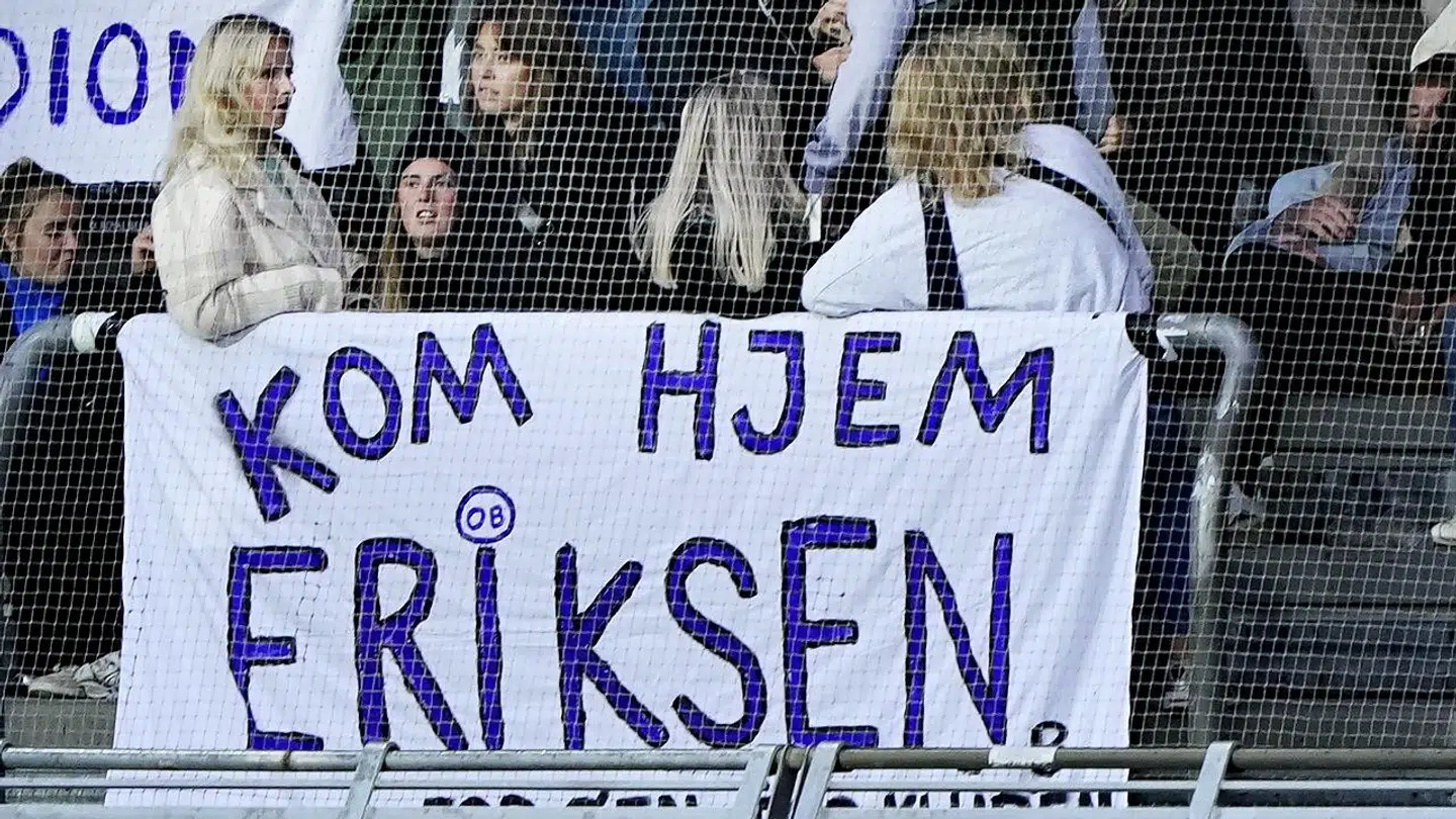OB fans med hilsen til kendt fynbo i 3F Superliga-kampen mellem AaB og OB på Aalborg Portland Park, fredag den 17. september 2021.. (Foto: Henning Bagger/Ritzau Scanpix)