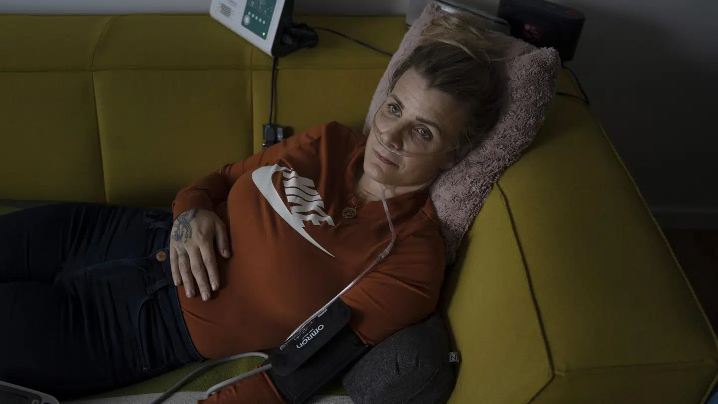 Tina Bach Christensen føler sig meget alene.