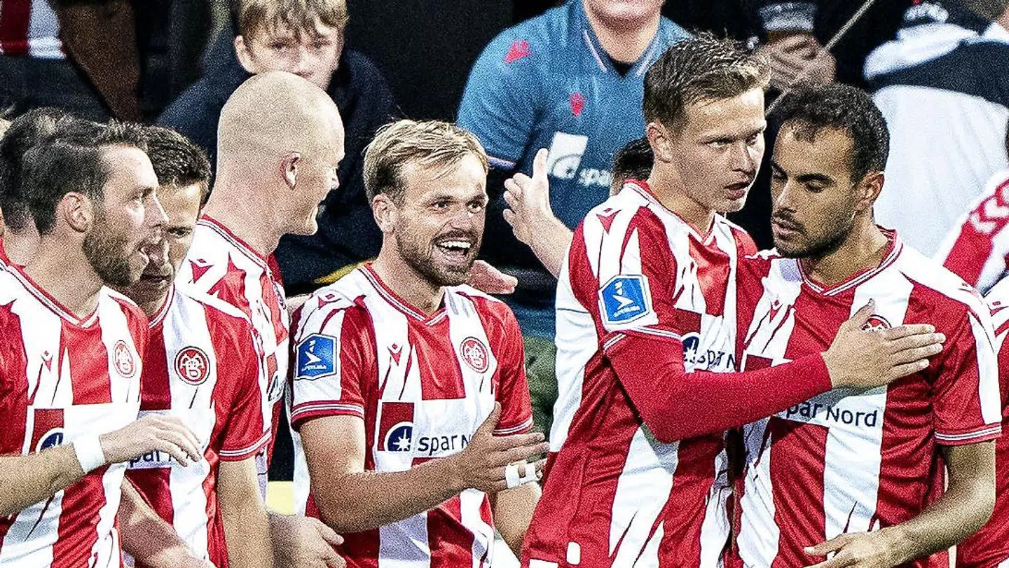 Især Iver Fossum (i midten) har nydt godt af Kristoffer Pallesens serviceringer. Den lille nordmand har to gange sat panden på et Pallesen-indlæg, senest i hjemmekampen mod FC Nordsjælland.
