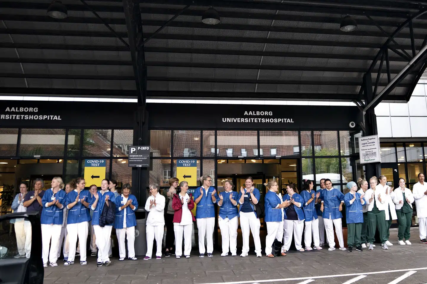 For anden dag i træk har sygeplejersker i Aalborg nedlagt arbejdet for en periode. Her ses torsdagens protest. (Arkivfoto) Henning Bagger/Ritzau Scanpix