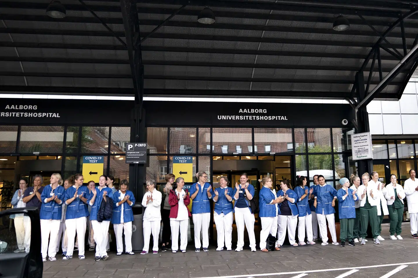 For anden dag i træk har sygeplejersker i Aalborg nedlagt arbejdet for en periode. Her ses torsdagens protest. (Arkivfoto) Henning Bagger/Ritzau Scanpix