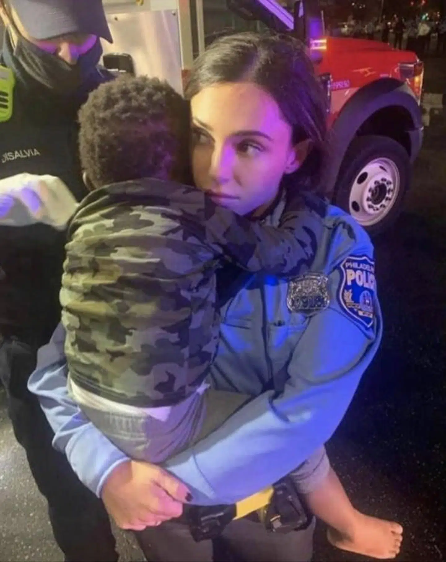 Sådan så billedet af betjenten og Rickia Youngs søn ud.