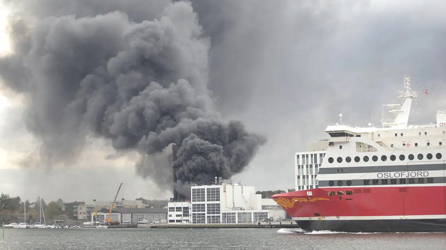 Brand i en lagerbygning i Sandefjord.