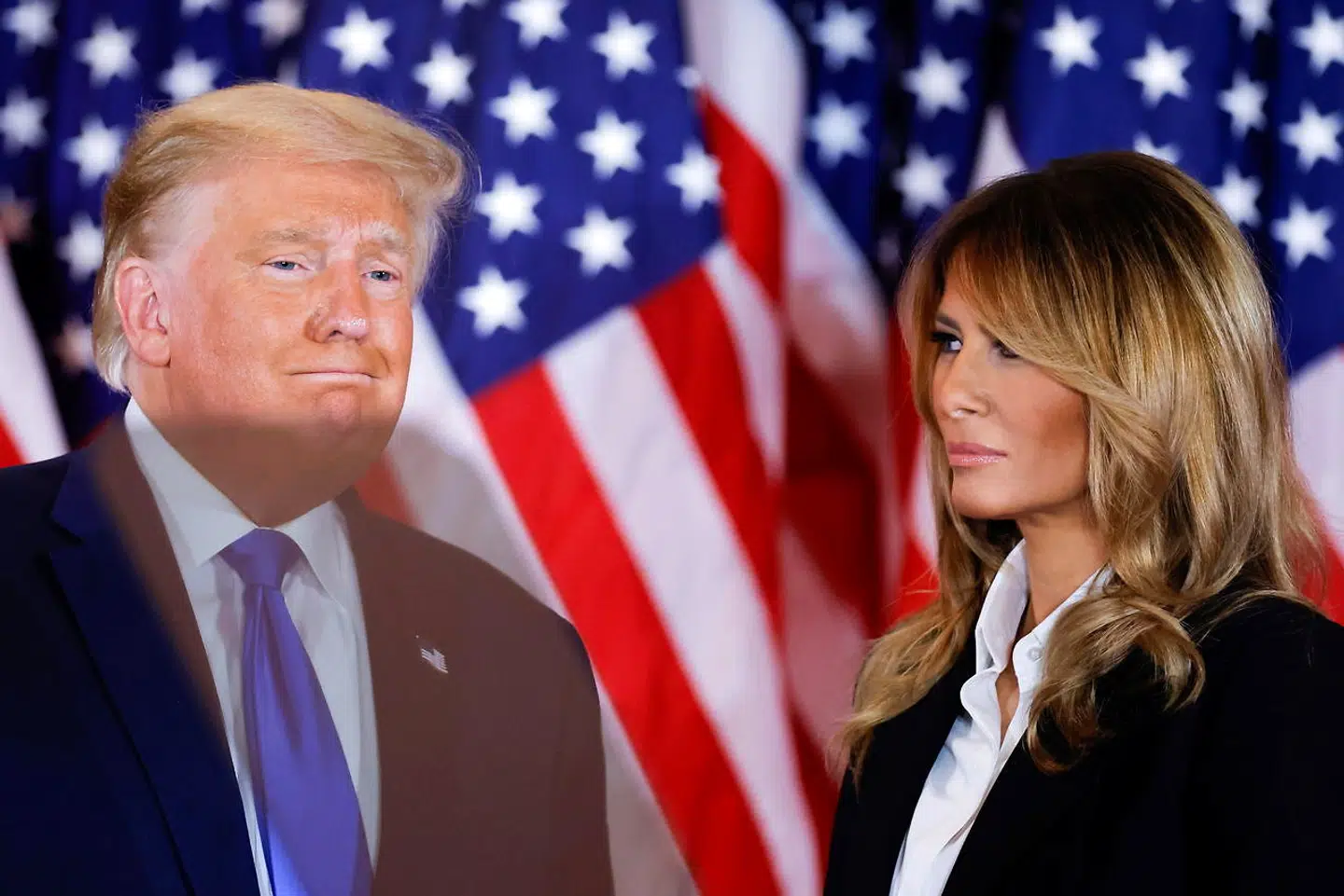 Donald og Melania Trump på scenen i Det Hvide Hus på valgaftenen.