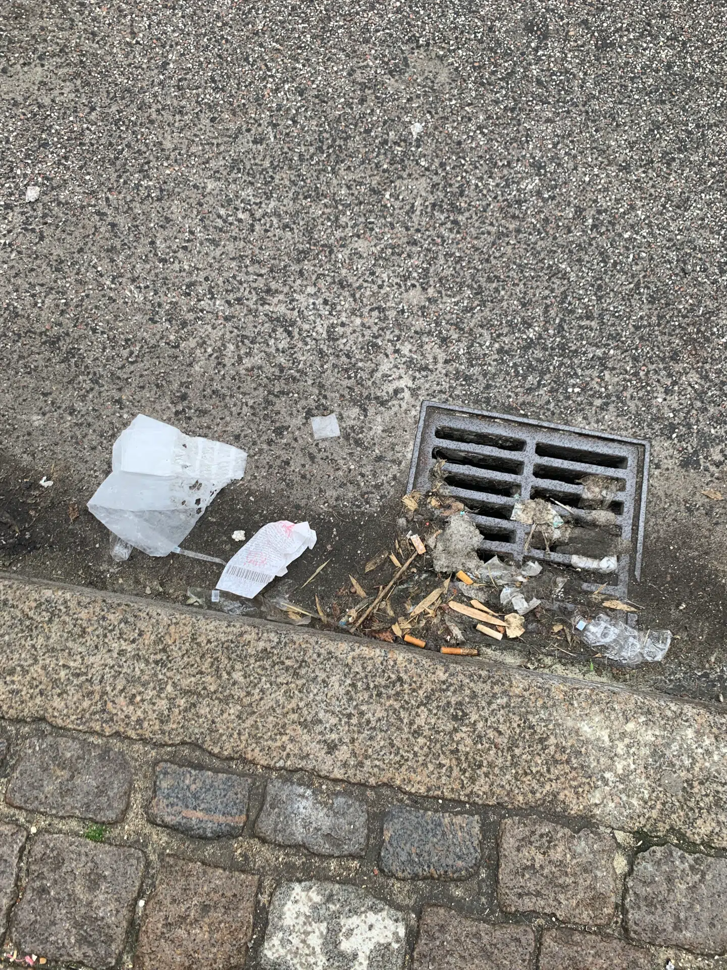 Da Erik gik tur i København lørdag og søndag, fandt en masser af de små poser, der bruges til at opbevare kokain i