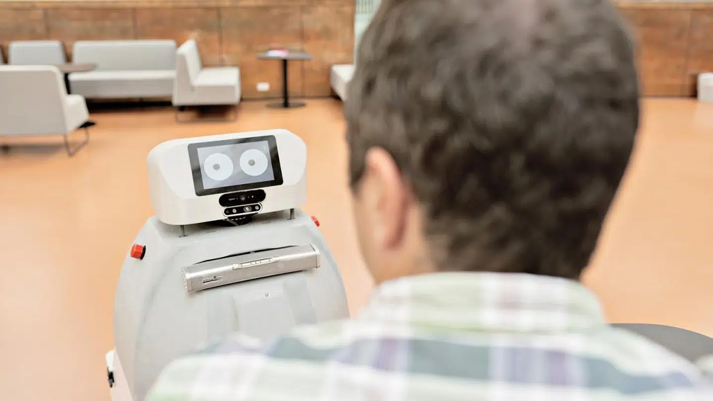 Ved Mærsk Mc-Kinney Møller Instituttet på Syddansk Universitet i Odense har man udviklet ny robotteknologi, der gør det muligt for mennesker og robotter at kommunikere.