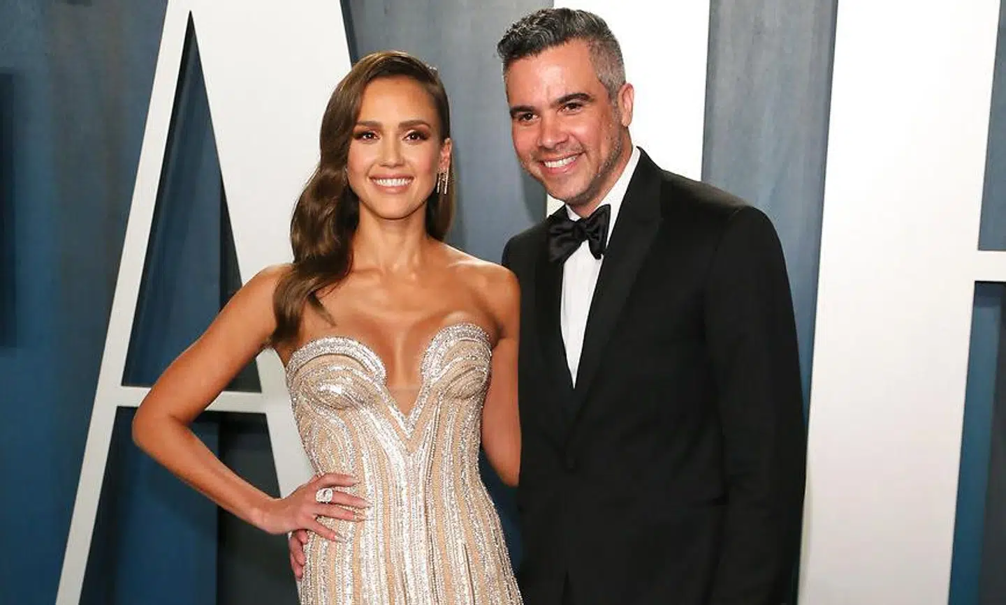 Jessica Alba og hendes mand Cash Warren under Oscarfesten 2020.