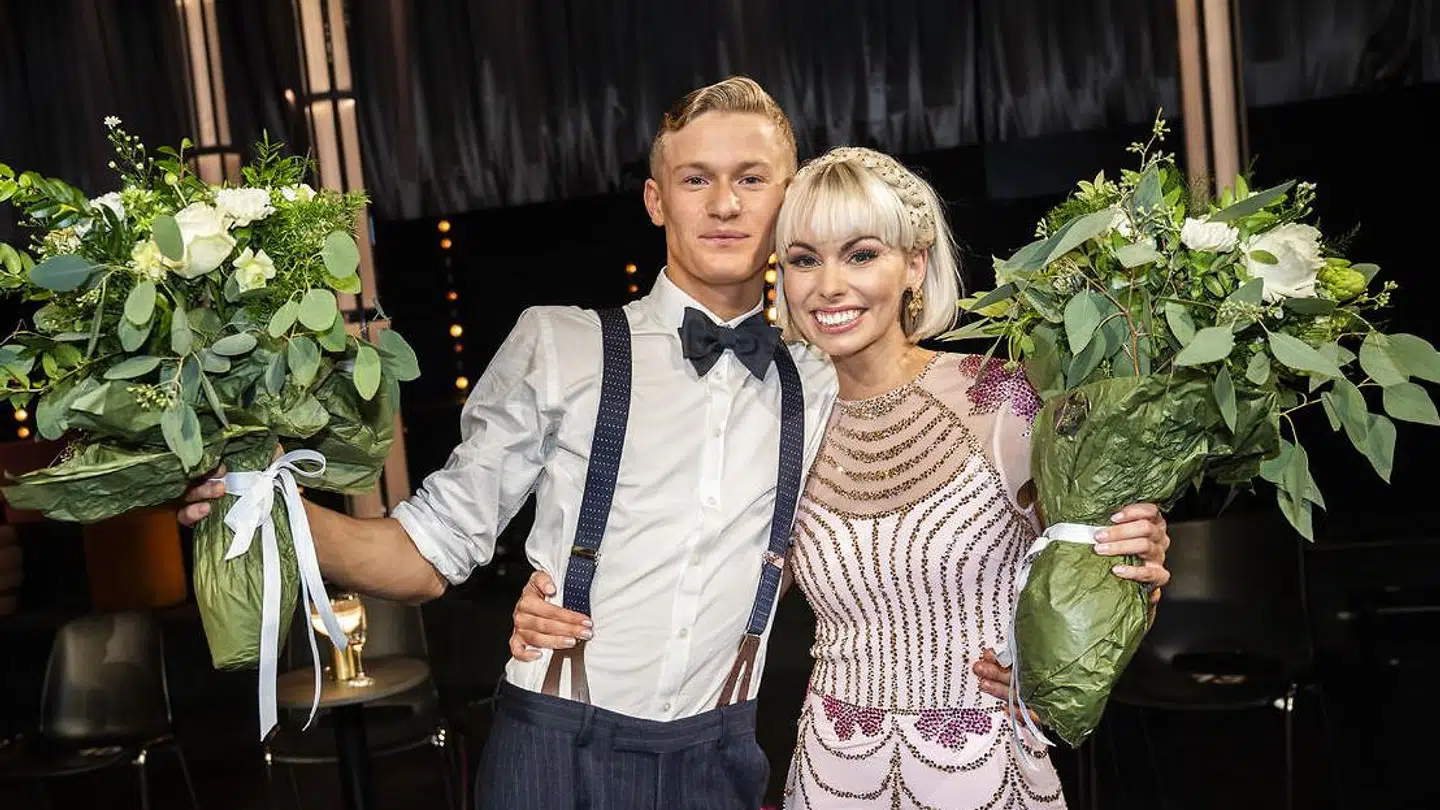 Sådan så det ud, da Albert Rosin Harson og Jenna Bagge endte på en andenplads i 'Vild med dans' 2020. Først et år efter er den 19-årige skuespiller og den 33-årige danser stået frem som kærester.
