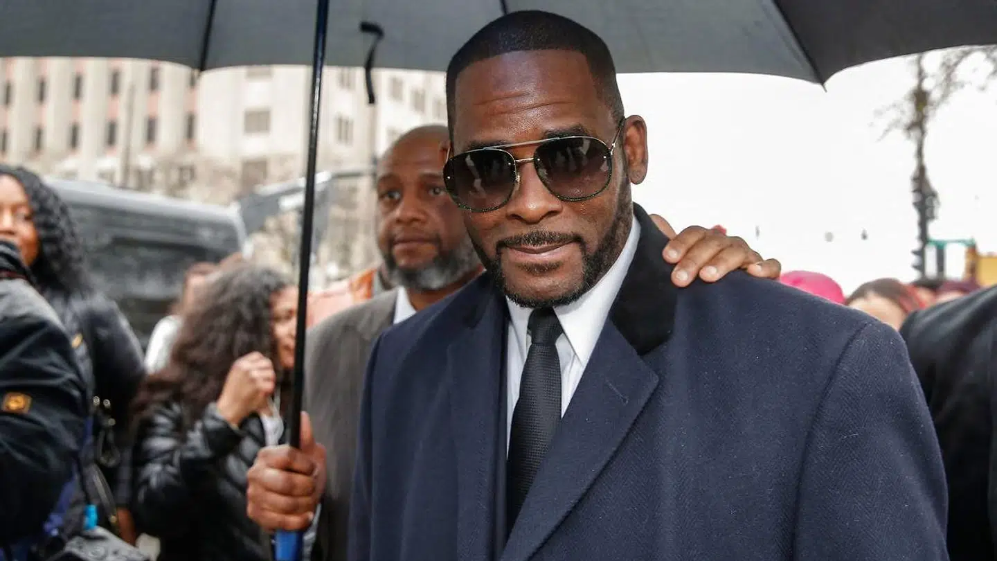 R. Kelly efter en høring i sagen i 2019.