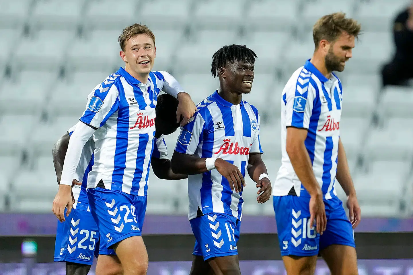 Mads Frøkjær-Jensen (29 - tv.) har netop bragt sit hold foran 2-0 i 3F Superliga-kampen mellem OB og SønderjyskE på Nature Energy Park i Odense mandag den 13. september 2021. Kampen endte 2-1.. (Foto: Frank Cilius/Ritzau Scanpix)
