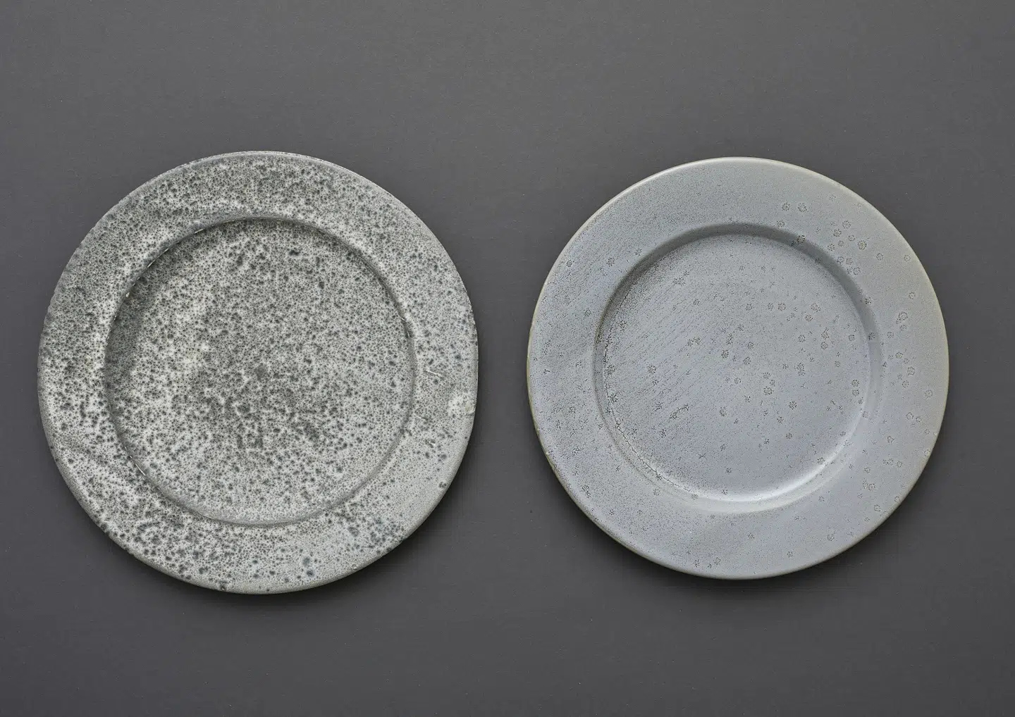 Her ses to dele fra de to stel. Christians Bitz mener ikke, at der er tale om kopiering.