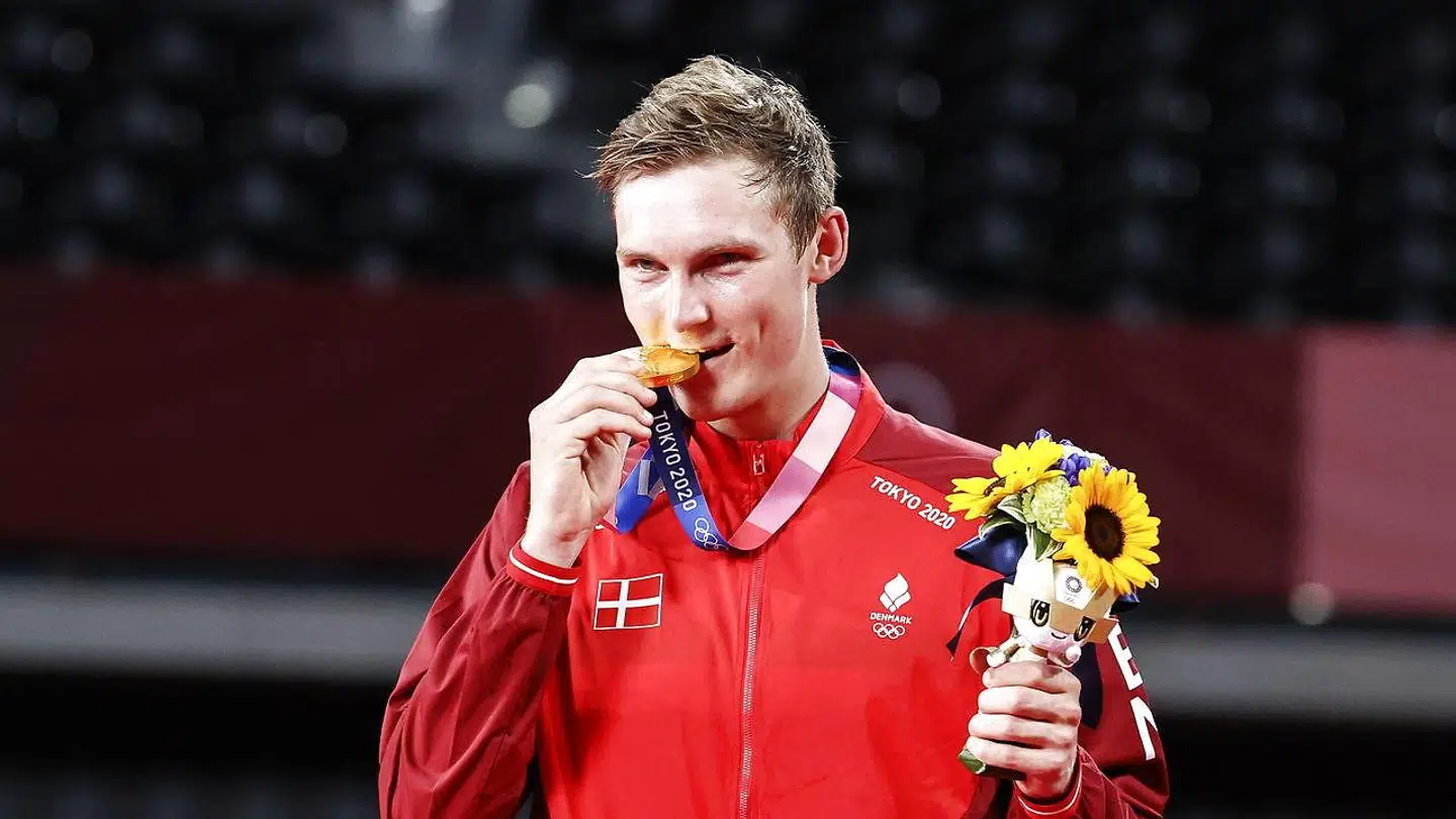 Efter OL-triumfen i august flyttede Axelsen til Dubai.