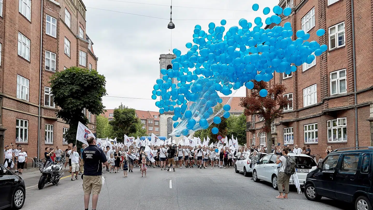 Der blev gået mod stadion i samlet flok.