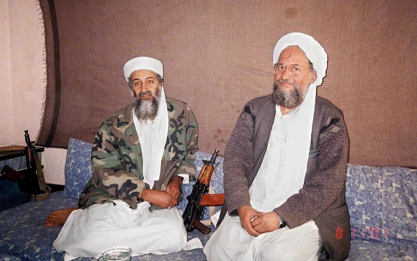 Ayman al-Zawahiri fotograferet sammen med Osama bin Laden.