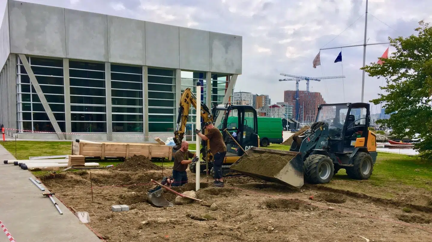 Arbejdet er nu gået i gang, og pladsen burde stå færdig om to-tre uger.