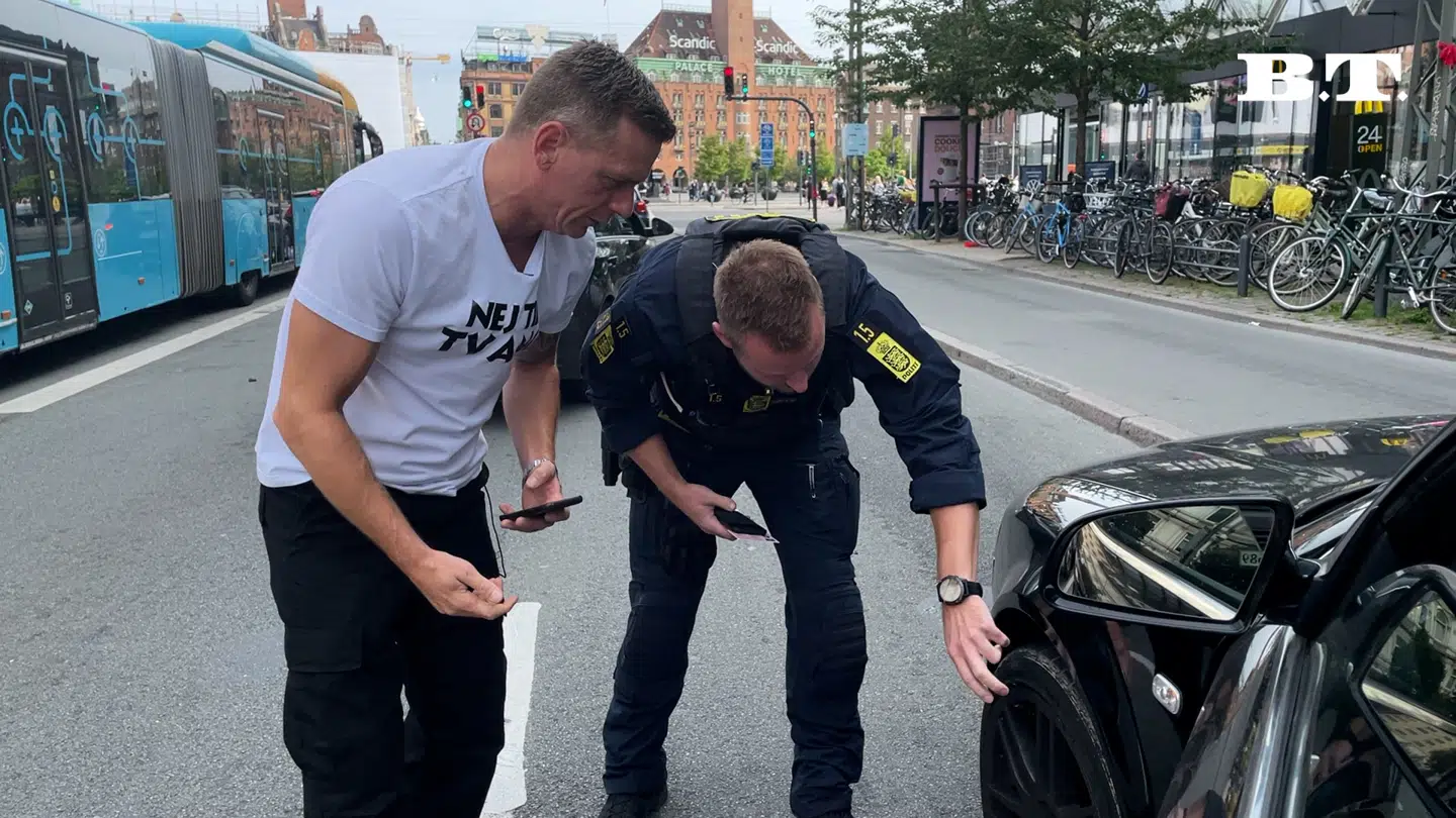 Viktor Bodin har anmeldt sin rute med Demofonbilen som en lovlig demonstration. Alligevel bliver han jævnligt stoppet af politiet.