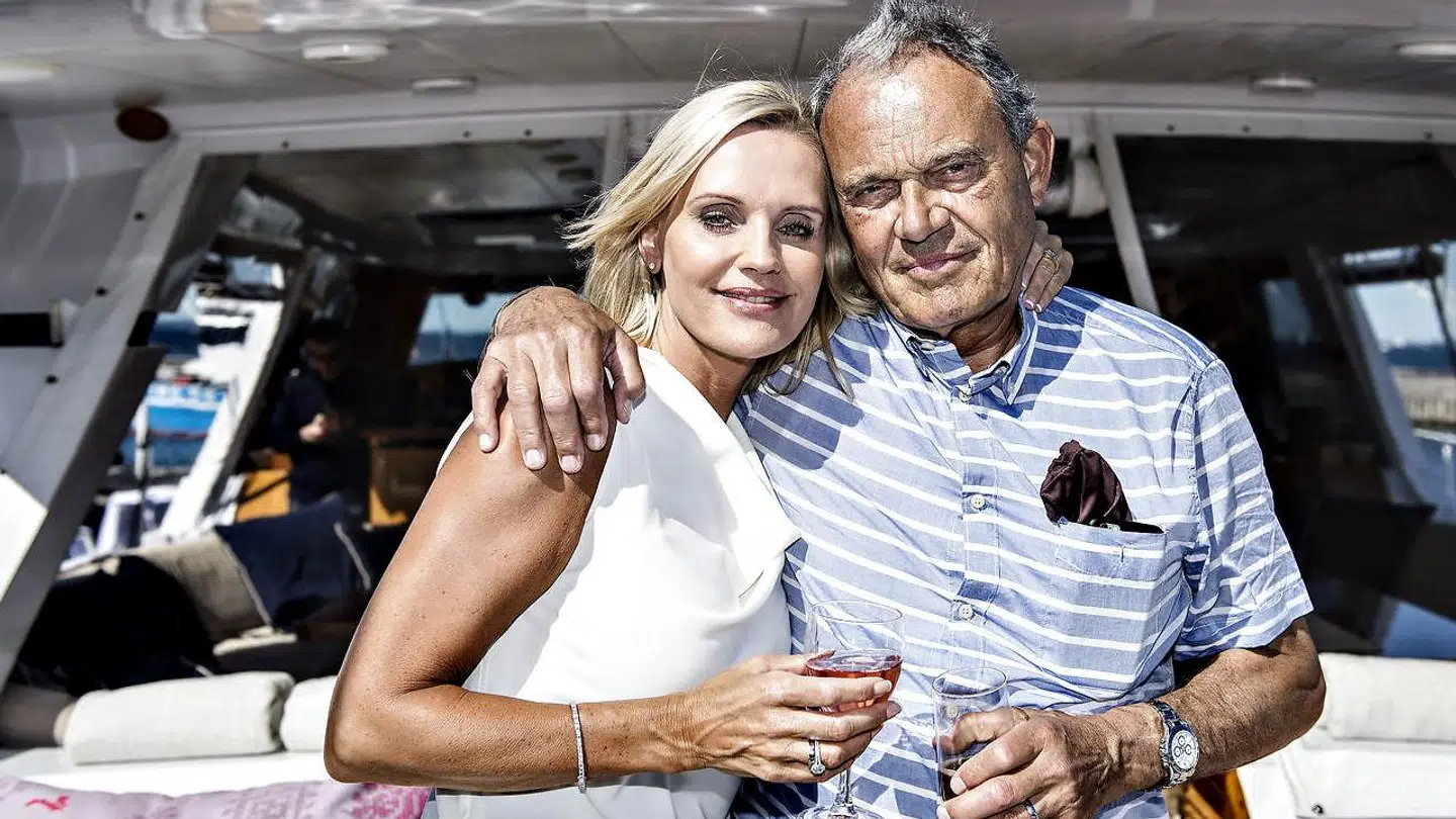 51-årige Janni Ree og 76-årige Karsten Ree har været gift siden 2015, og her ses det dengang nygifte par på Karsten Rees store yacht i Rungsted Havn.