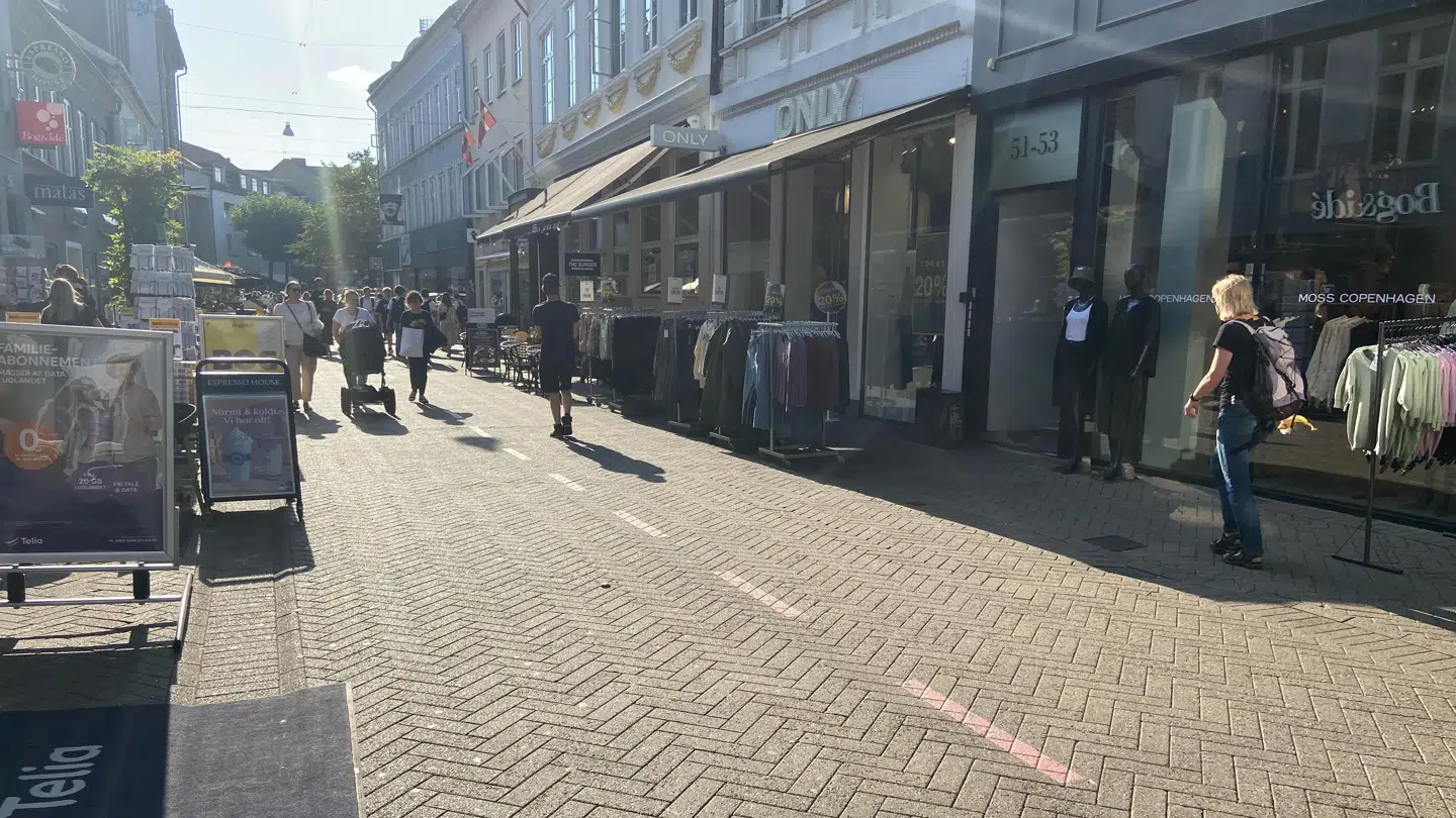 Det var på gågaden i Odense midtby, at kvinden faldt om. Foto: Amanda Kieler Andersen