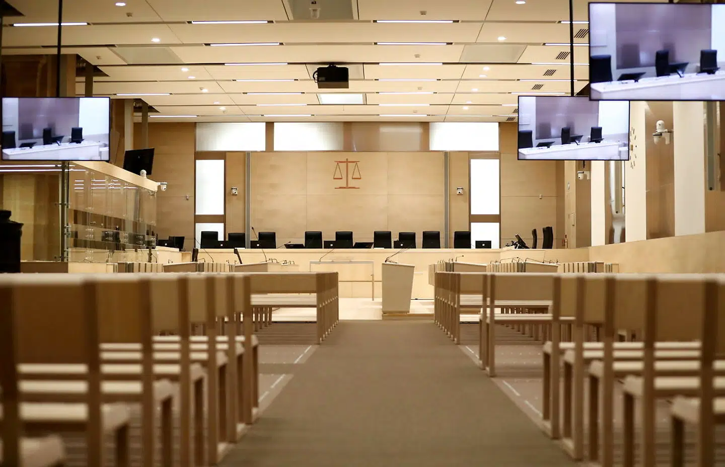 Et billede af retssalen taget på forhånd.