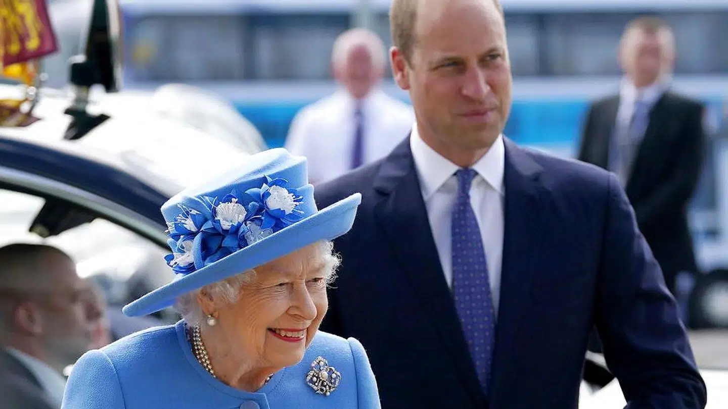 Sagen om prins Andrew kan ende som en lortesag for hele kongehuset, og hvis dronning Elizabeth og prins William ikke passer på, kan de også risikere at blive trukket mere ind i den, end de ønsker.
