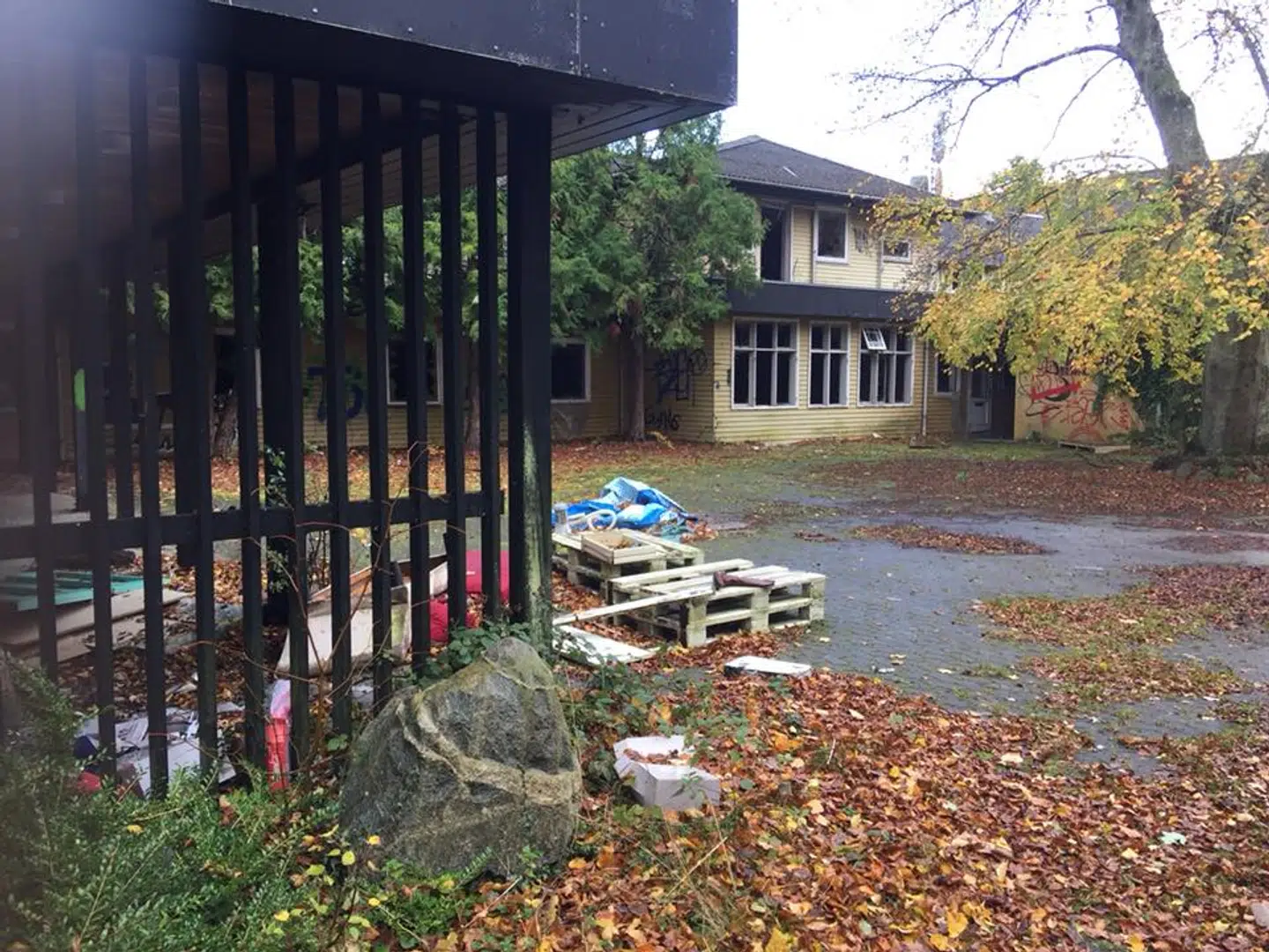 Sådan ser det tidligere hotel Kongens Ø ud i dag. Privatfoto.