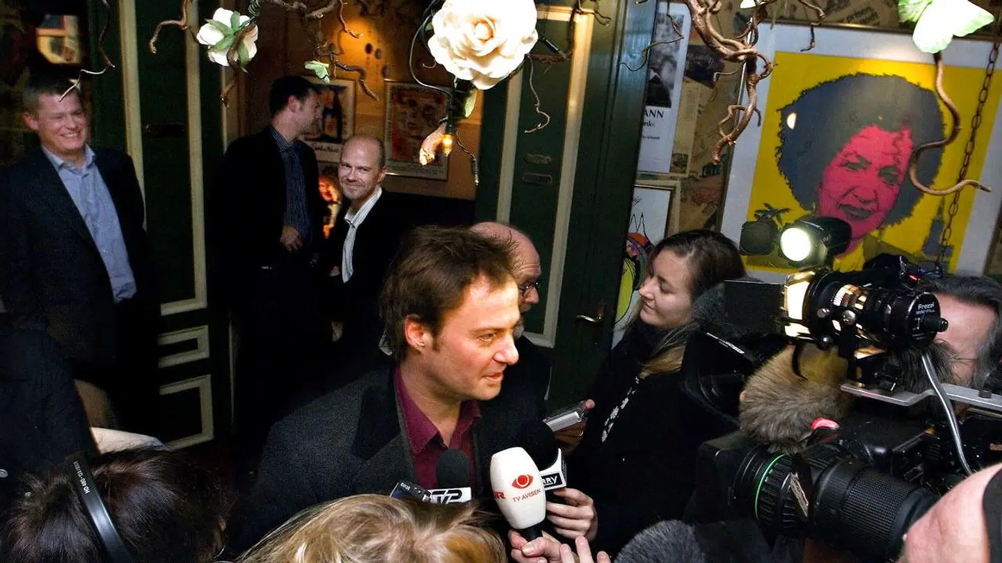 Tilbage i 2007 blev Knud Romer hyldet på Toldboden Bodega, hvor han modtog De Gyldne Laurbær, som er en dansk litterær hædersbevisning.