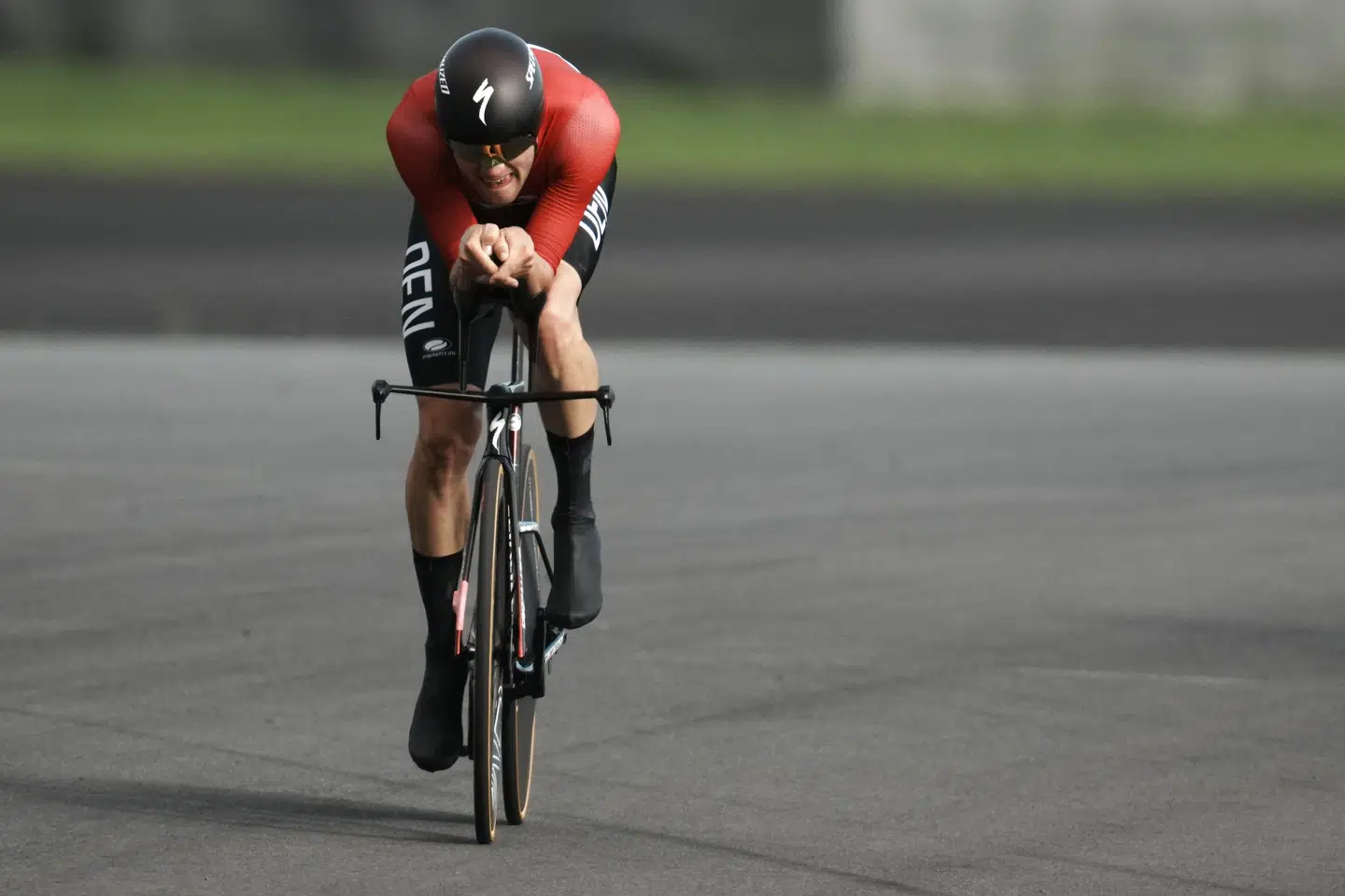 Kasper Asgreen er et stort dansk medaljehåb ved EM i cykling. Men eventuelt metal skal hentes på enkeltstarten, da Danmark ikke stiller op i landevejsløbet. (Arkivfoto) Thibault Camus/Ritzau Scanpix