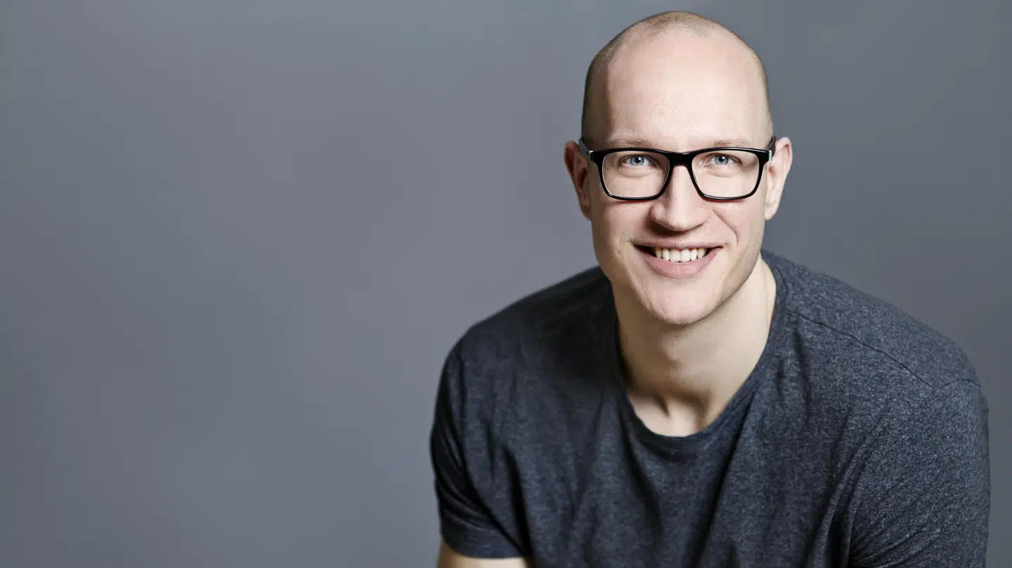 Morten Elsøe er sundhedsdebattør og hyppigt brugt ekspert i sundhedsspørgsmål. Han har en kandidat i molekylær ernærning og fødevareteknologi og arbejder som selvstændig sundhedsformidler.