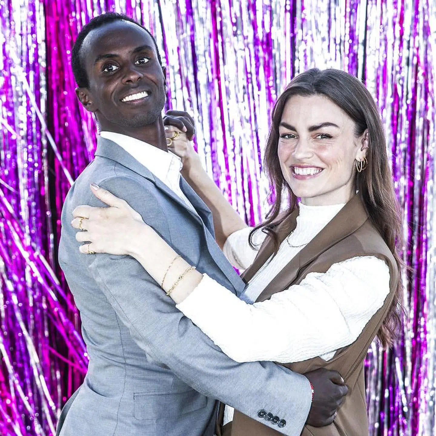 Som aktiv marathonløber kan Abdi Ulad ikke risikere skader. Derfor har hans 'Vild med dans'-partner Malene Østergaard sørget for dansetrin, der skåner det indbringende bentøj.