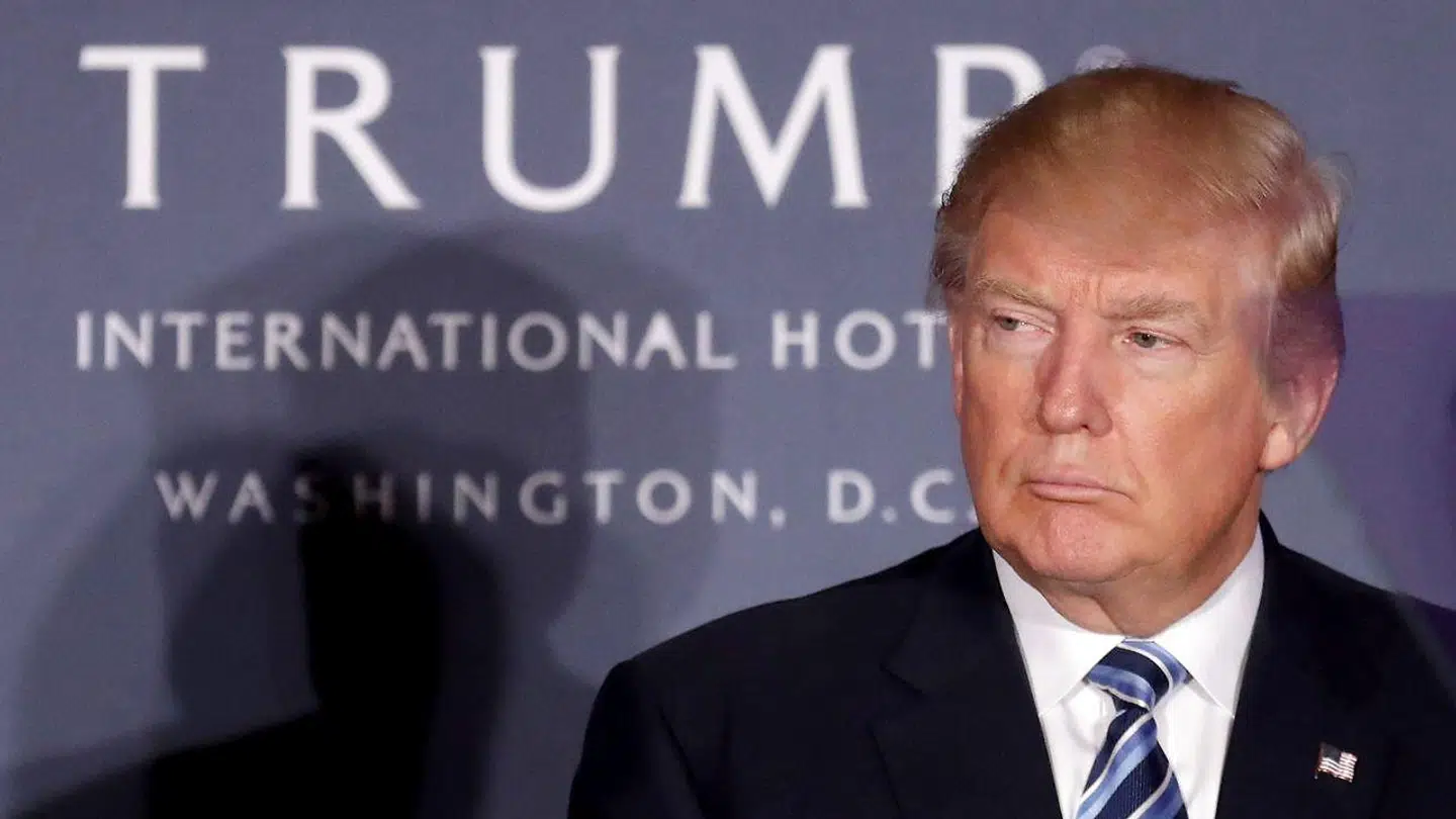 Donald Trump ved sit hotel i Washington D.C.