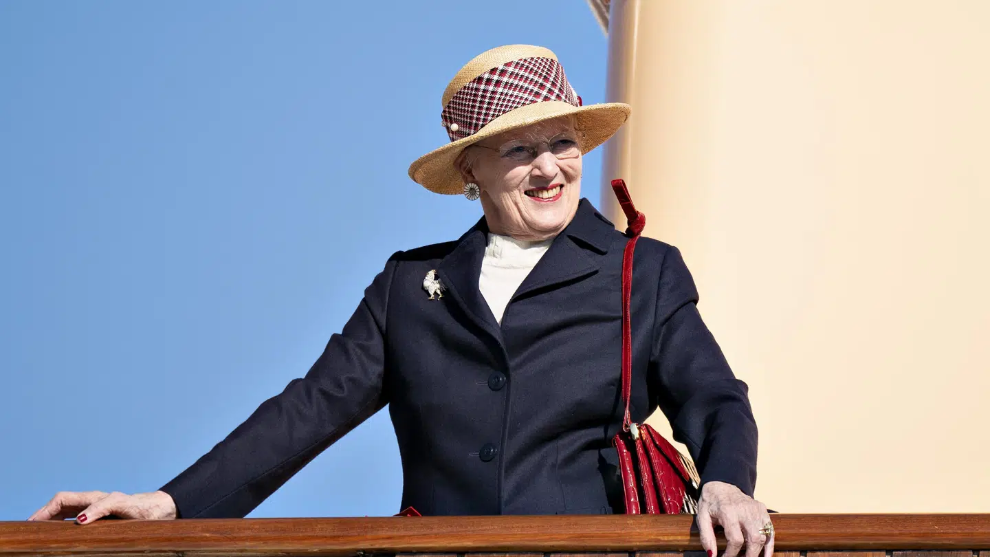 Dronningen så ud til at nyde sit besøg ved Vadehavet. Her ses hun på Dannebrog i havnen i Esbjerg.