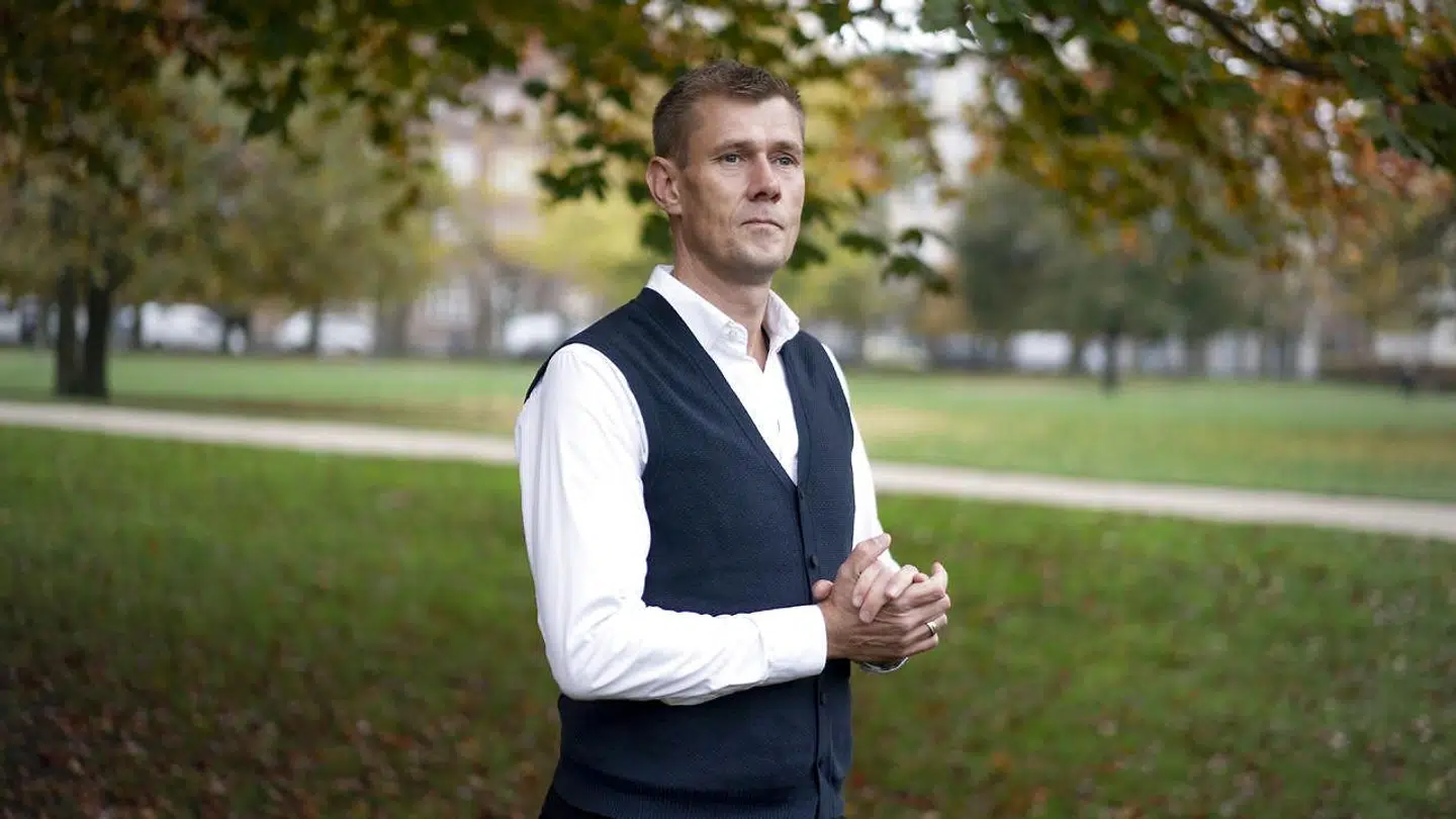 Henrik Østenkjær Lind er født og opvokset i Aarhus - han bor nu i Risskov.