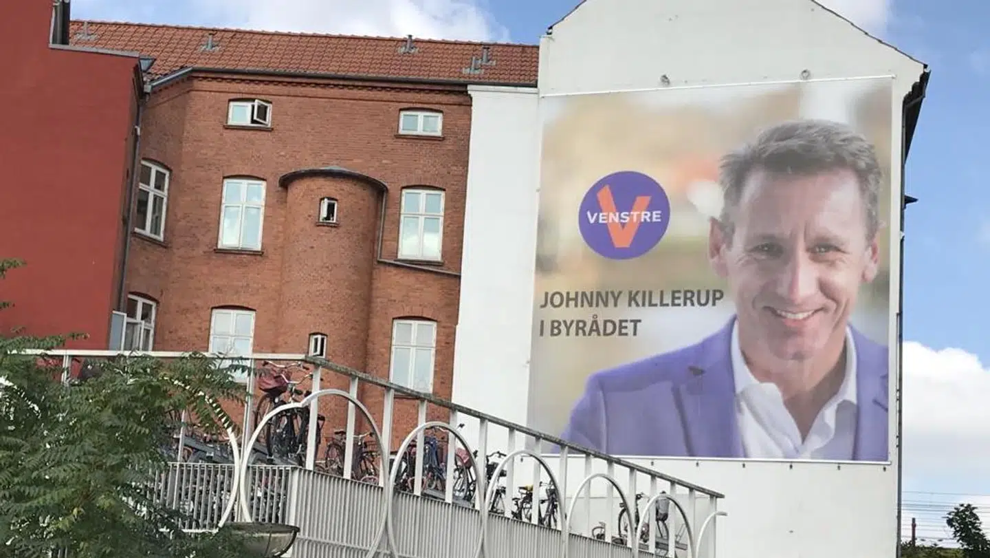 Den hjemvendte Venstremand gik all in for sit parti - men nu skal det store banner snart skiftes ud.