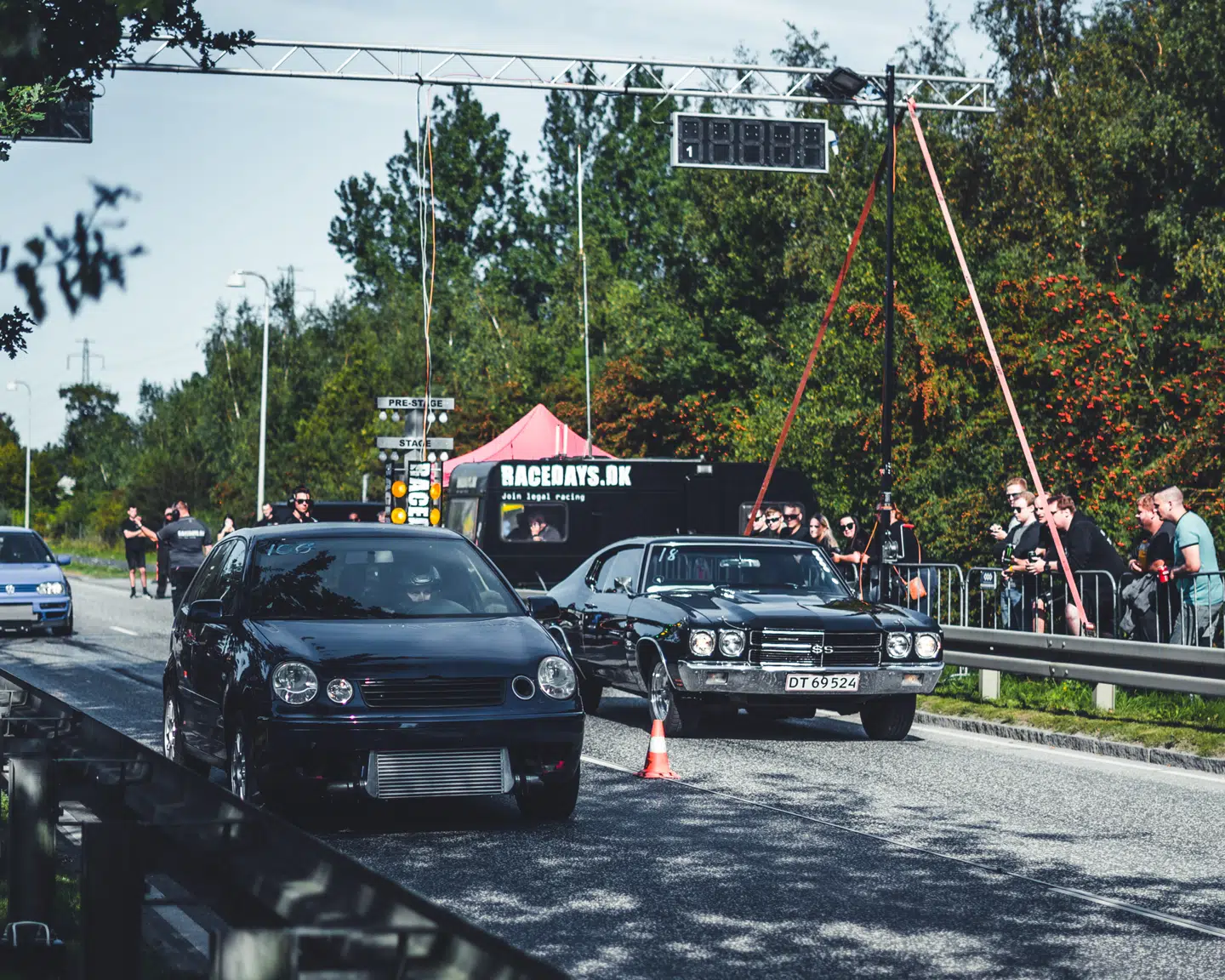 Både amerikanerbiler og europæiske biler brændte dæk af lørdag.