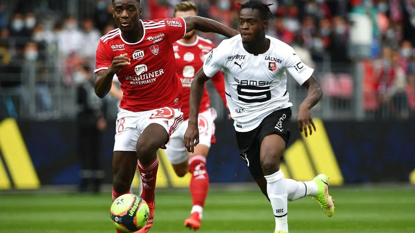 Kamaldeen Sulemana i den hvide trøje for sin nye klub, Stade Rennes FC.