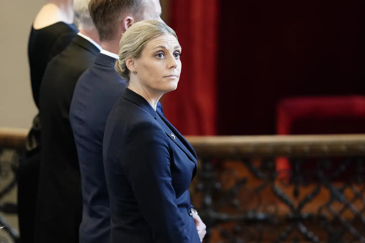 Forsvarsminister Trine Bramsen havde alt andet end smil på læben, da hun her var i kirke, inden flagdagen på Kastellet i København for de udsendte soldater. Foto: Mads Claus Rasmussen.