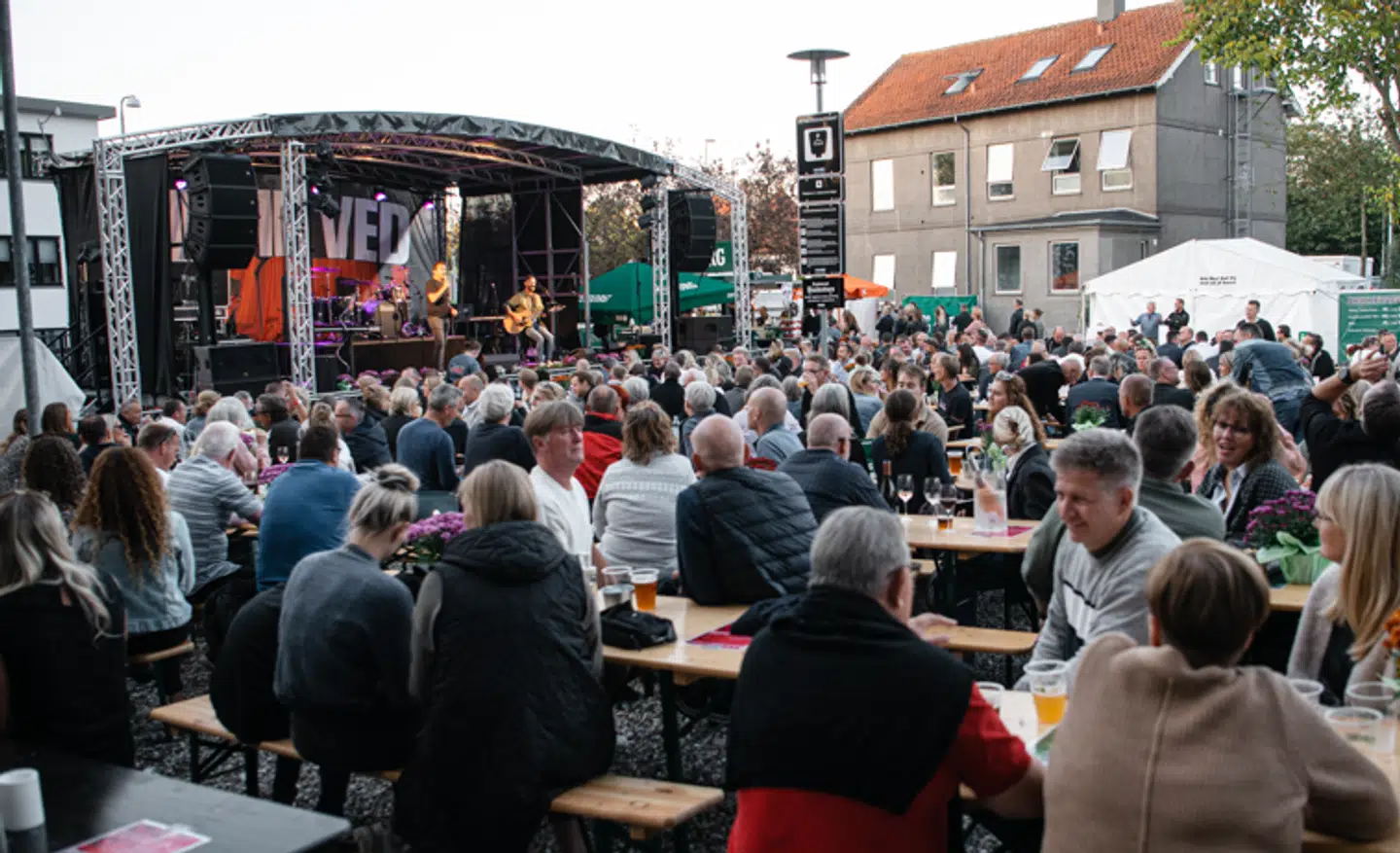 Musik Ved Bøgen startede under corona som en måde at lade folk samles om musikken. Foto: Michael Nørgaard.