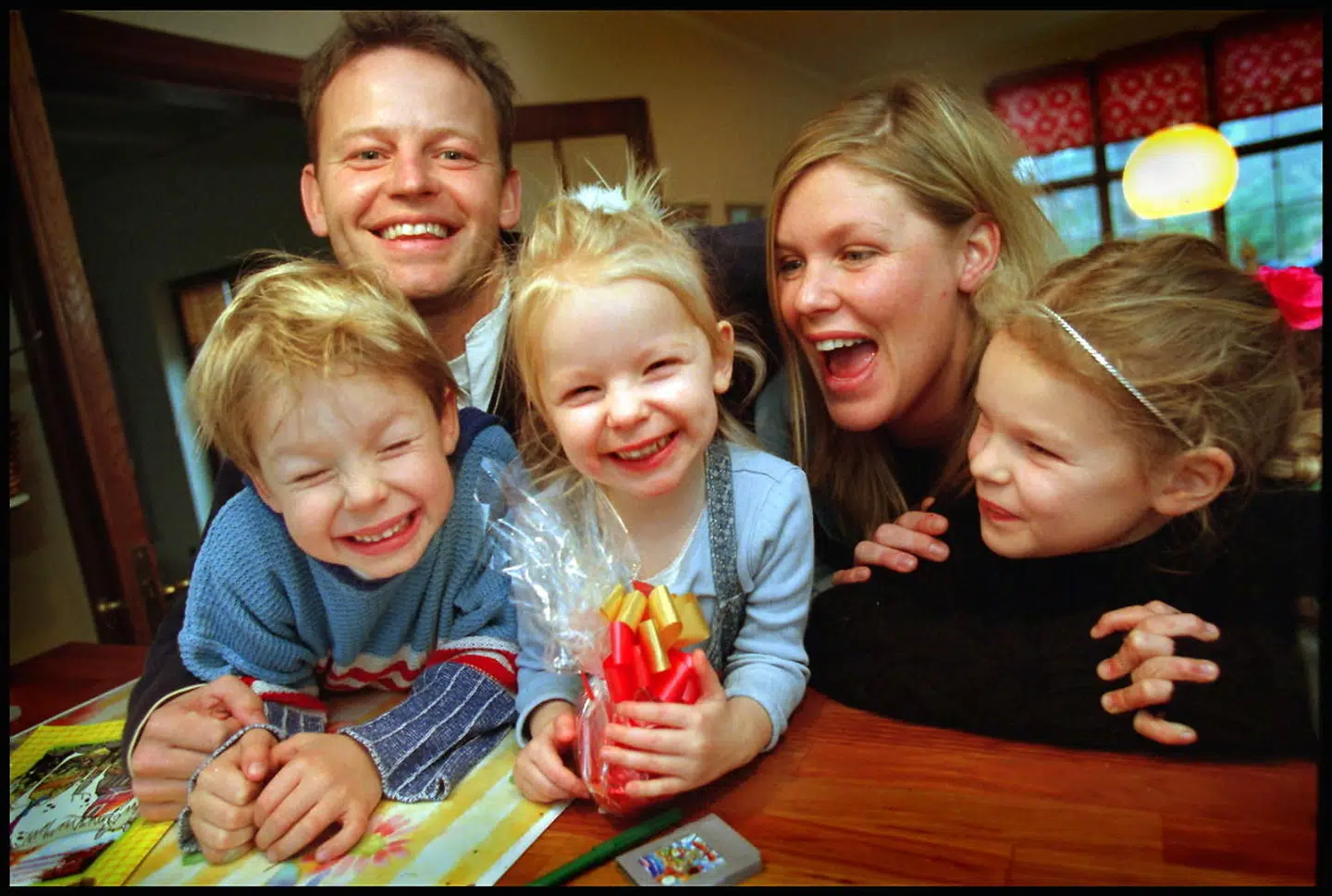 Så lykkelig så familien ud anno 1998.
