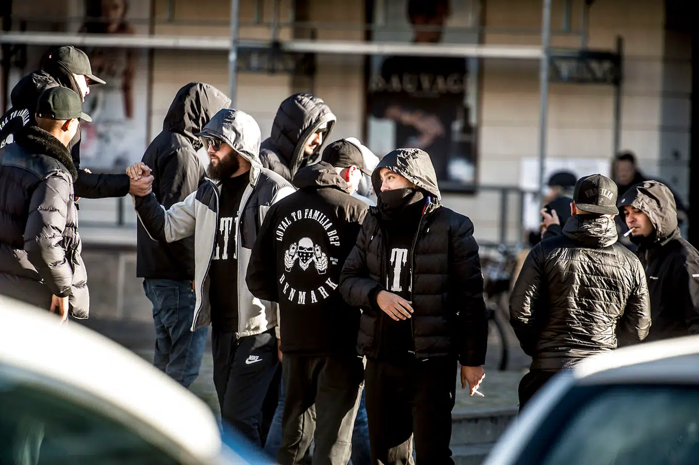 Medlemmer af gruppen Loyal To Familia (LTF) er mødt op foran Københavns Byret på Nytorv mandag den 9. oktober 2017.