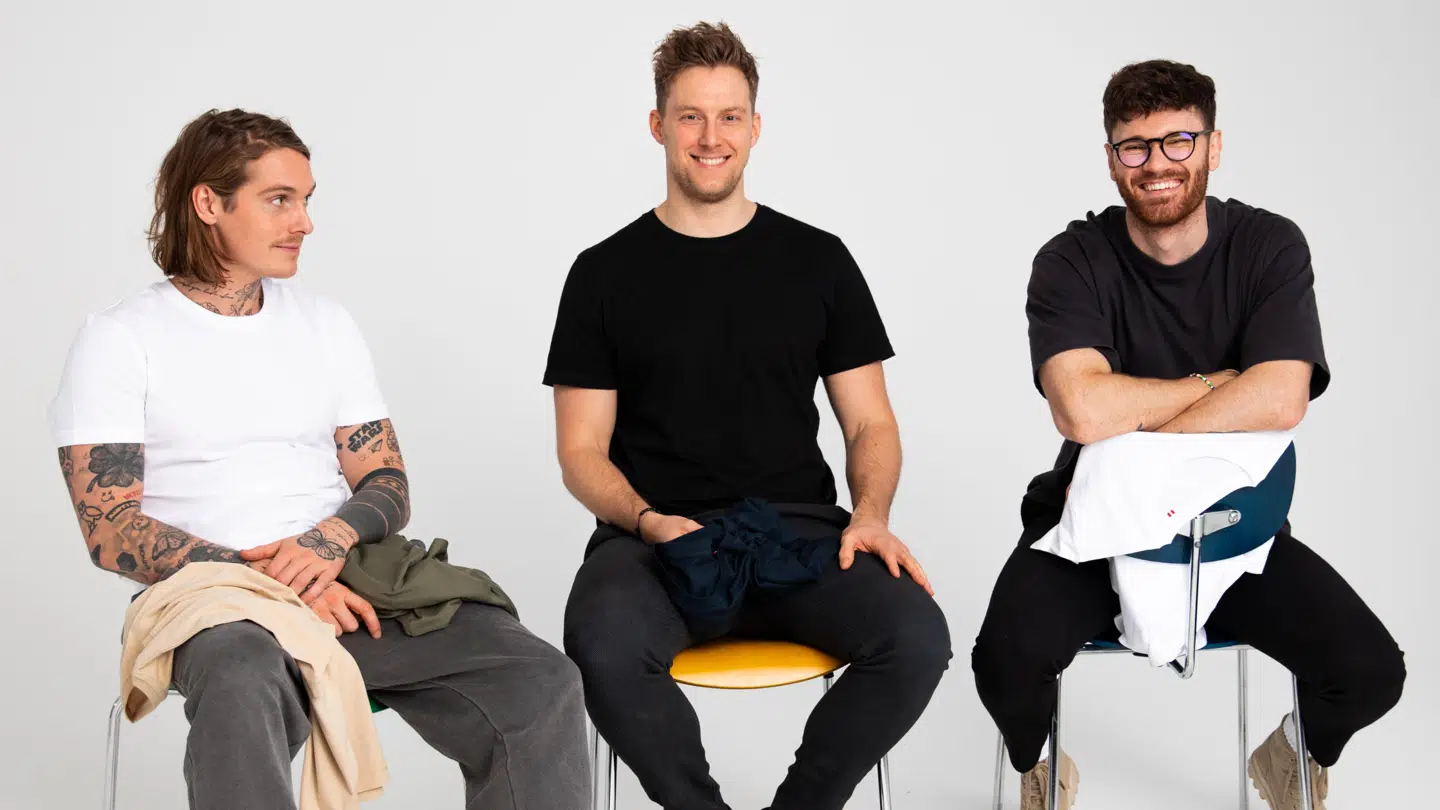 Tre af ejerne i 'Bare En T-shirt'. Anthon Louis til venstre.