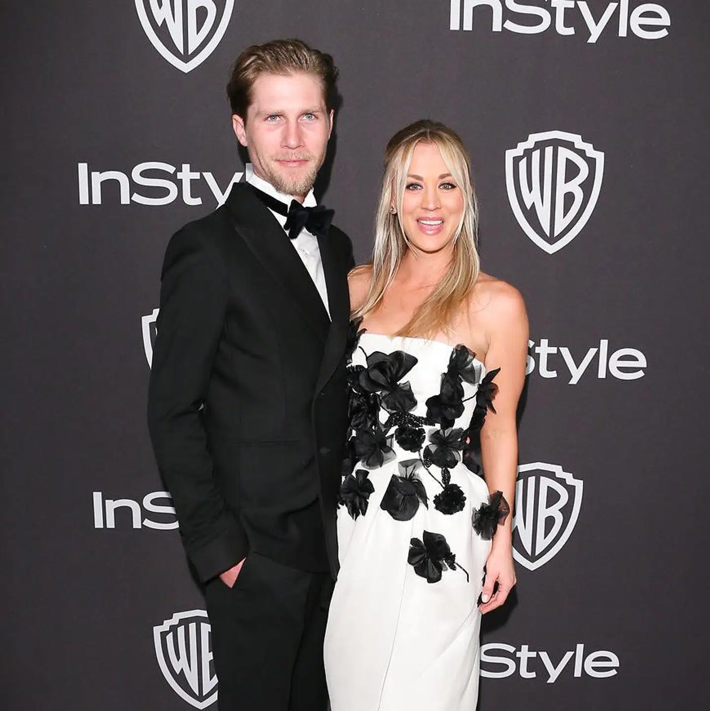 Kaley Cuoco og Karl Cook til InStyles Golden Globes-forfest i Beverly Hills i januar 2019.