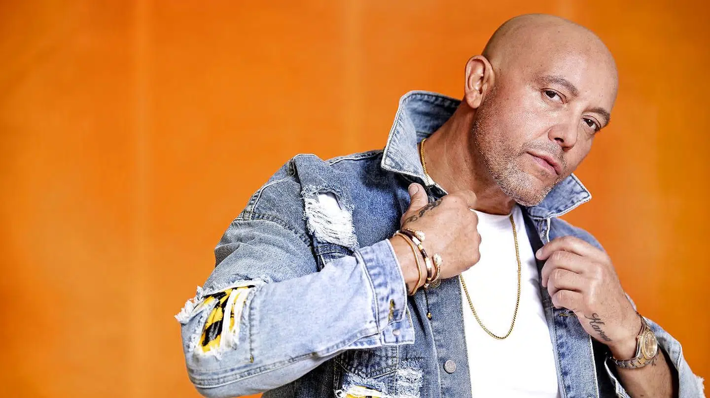 Rene Dif, sanger, skuespiller og coach. Han er bedst kendt som den mandlige stemme i dance-pop-gruppen Aqua. Nu vil René Dif bevise, han kan synge og stå på egne ben og udgiver en single i eget navn – på dansk.