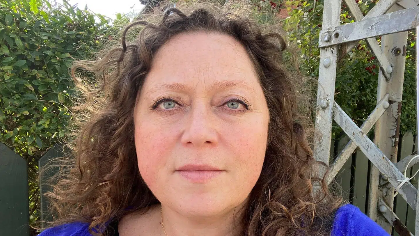 Mia Kruse er mor til Noah, der går i 5. klasse på Næsby Skole i Odense. Han har været hjemsendt siden sidste uge.