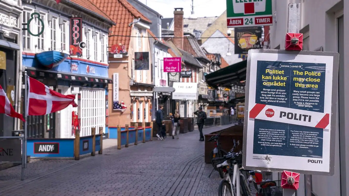Den 150 meter lange festgade, Jomfru Ane Gade, måtte efter forårets gradvise genåbning, lukke 14 dage i juni fro at bremse smitten i Aalborg Centrum.